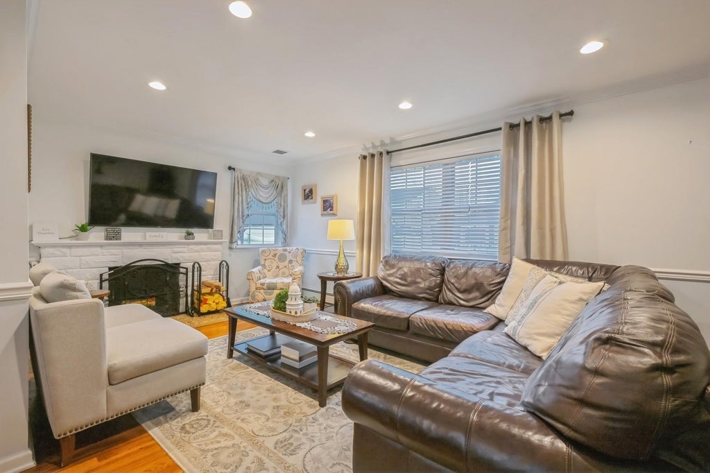 8 of 28 - 1483 Plum Lane, East Meadow, NY