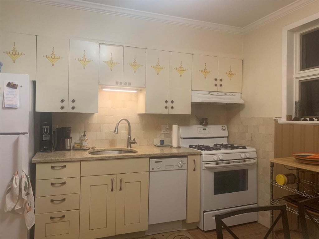 25 of 33 - 85-14 67 Avenue, Rego Park, NY