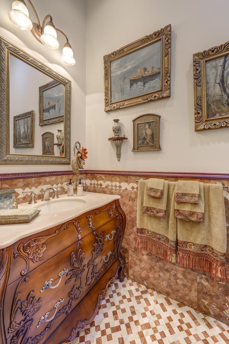 11 of 50 - 121 Laurel Lane, Syosset, NY