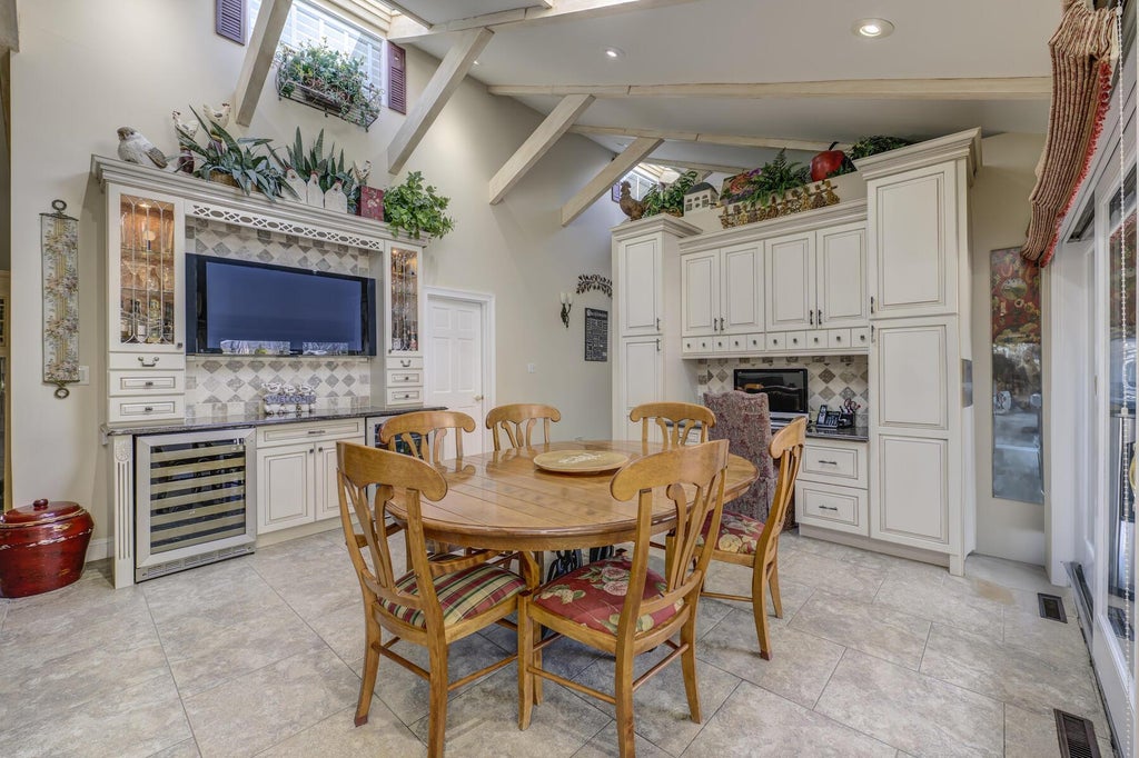 14 of 50 - 121 Laurel Lane, Syosset, NY