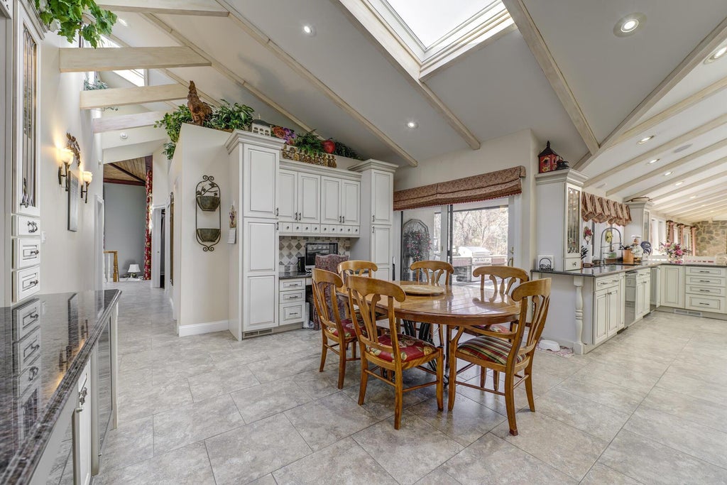 15 of 50 - 121 Laurel Lane, Syosset, NY