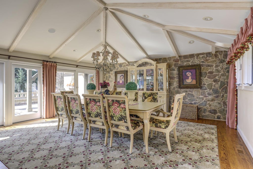 18 of 50 - 121 Laurel Lane, Syosset, NY