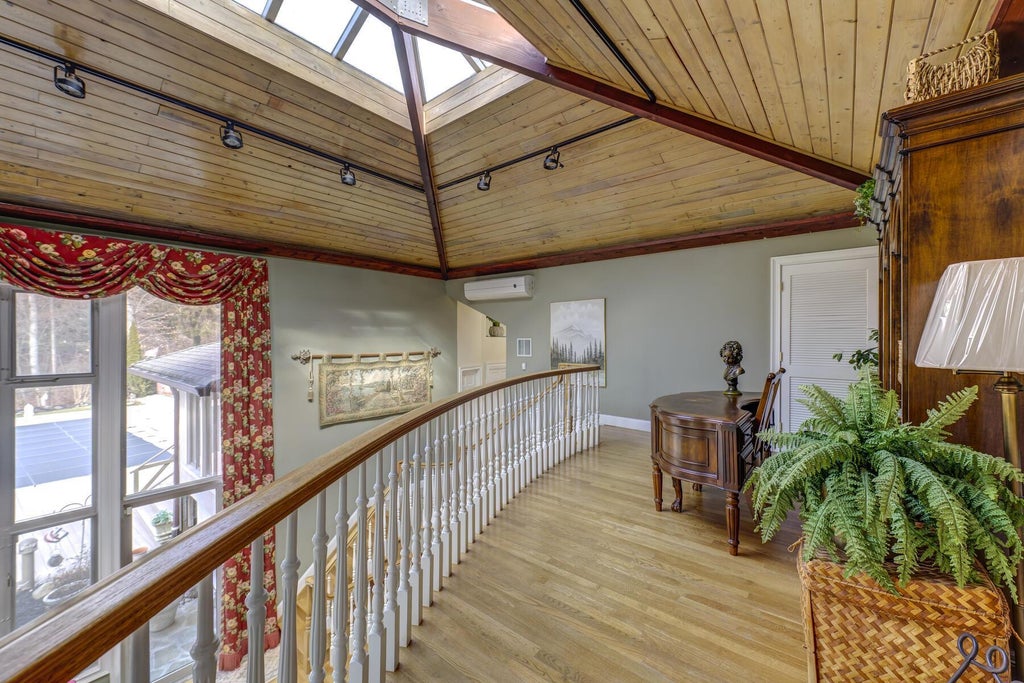 20 of 50 - 121 Laurel Lane, Syosset, NY