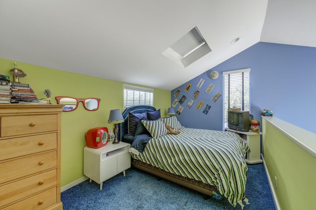 27 of 50 - 121 Laurel Lane, Syosset, NY