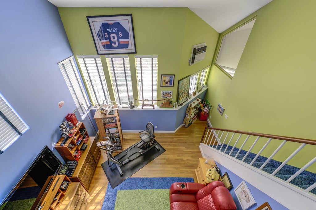 28 of 50 - 121 Laurel Lane, Syosset, NY