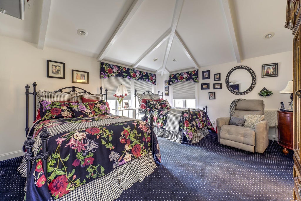 29 of 50 - 121 Laurel Lane, Syosset, NY