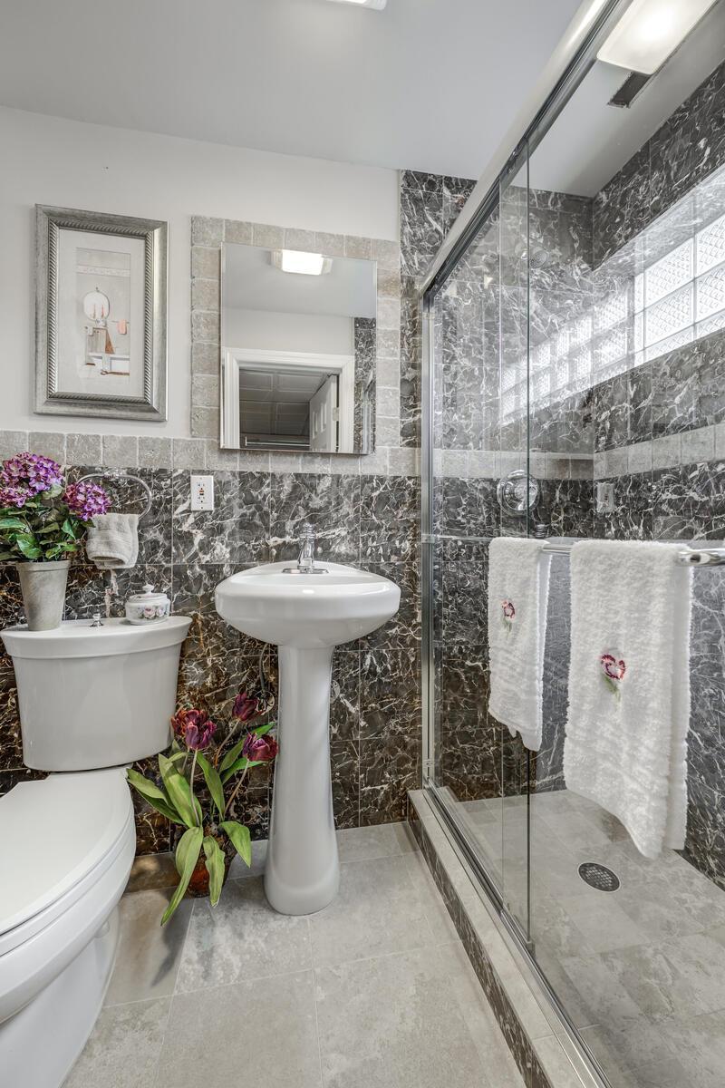 35 of 50 - 121 Laurel Lane, Syosset, NY