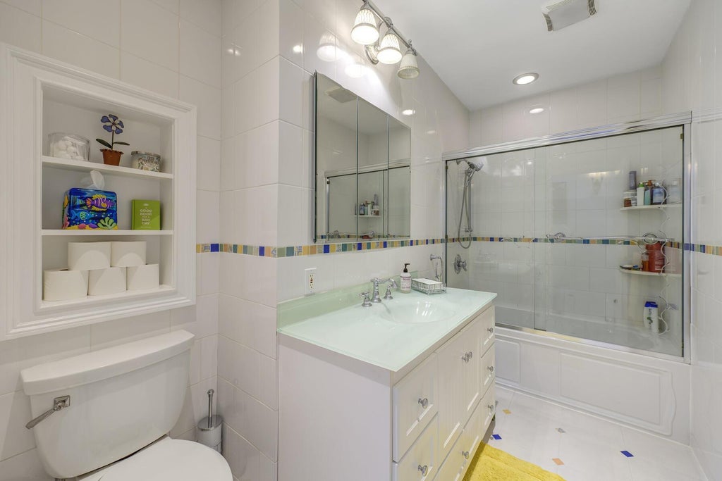 36 of 50 - 121 Laurel Lane, Syosset, NY