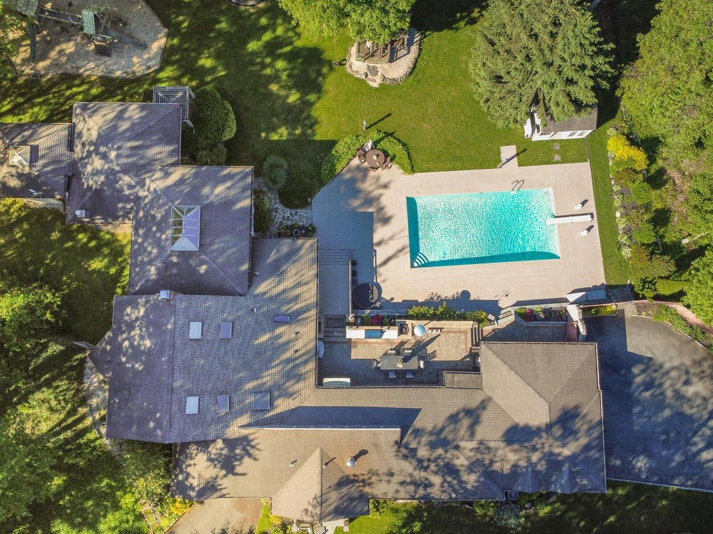 38 of 49 - 121 Laurel Lane, Laurel Hollow, NY