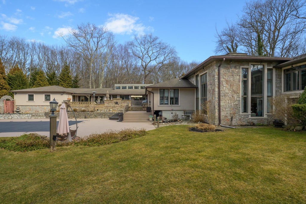 38 of 50 - 121 Laurel Lane, Syosset, NY