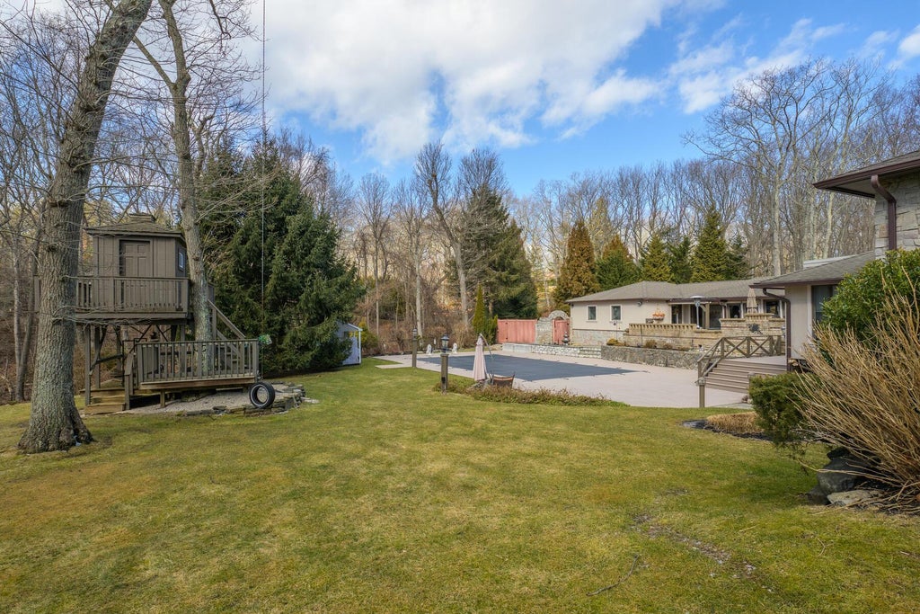 39 of 50 - 121 Laurel Lane, Syosset, NY