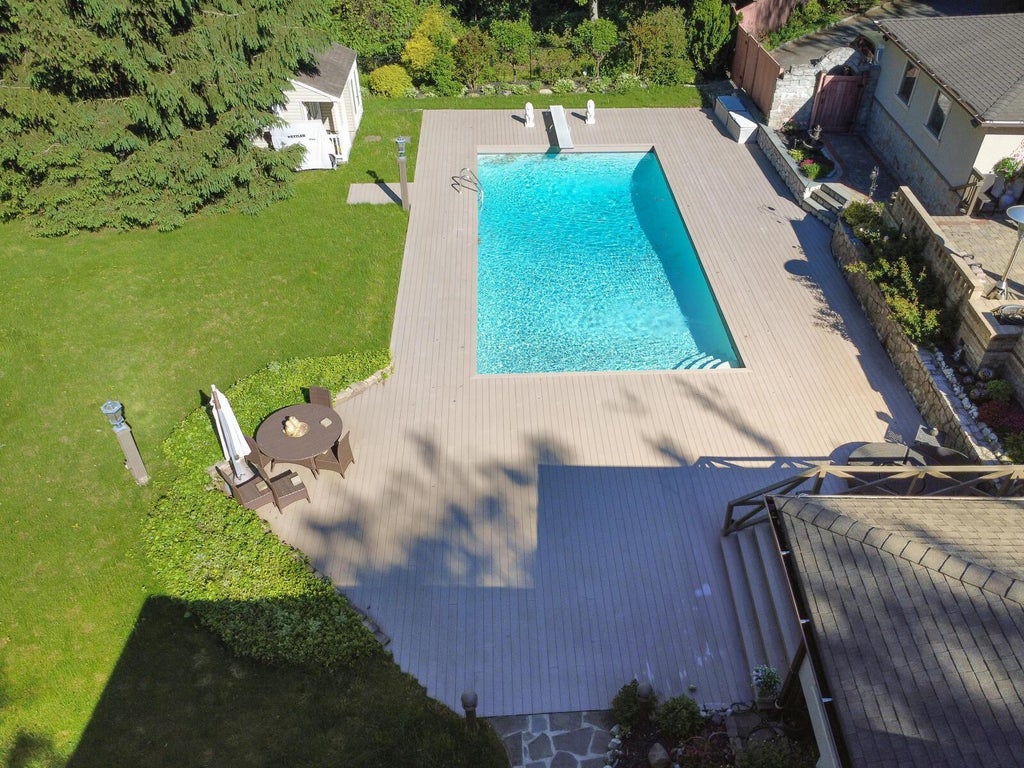 39 of 49 - 121 Laurel Lane, Laurel Hollow, NY
