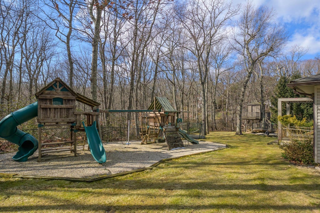 41 of 50 - 121 Laurel Lane, Syosset, NY