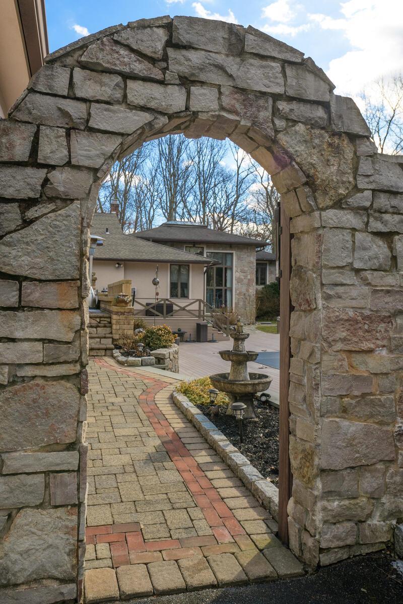 43 of 50 - 121 Laurel Lane, Syosset, NY