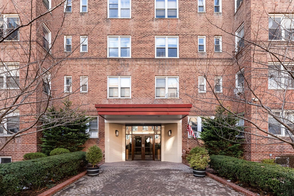 12 of 14 - 99-31 64 Avenue # E10, Rego Park, NY