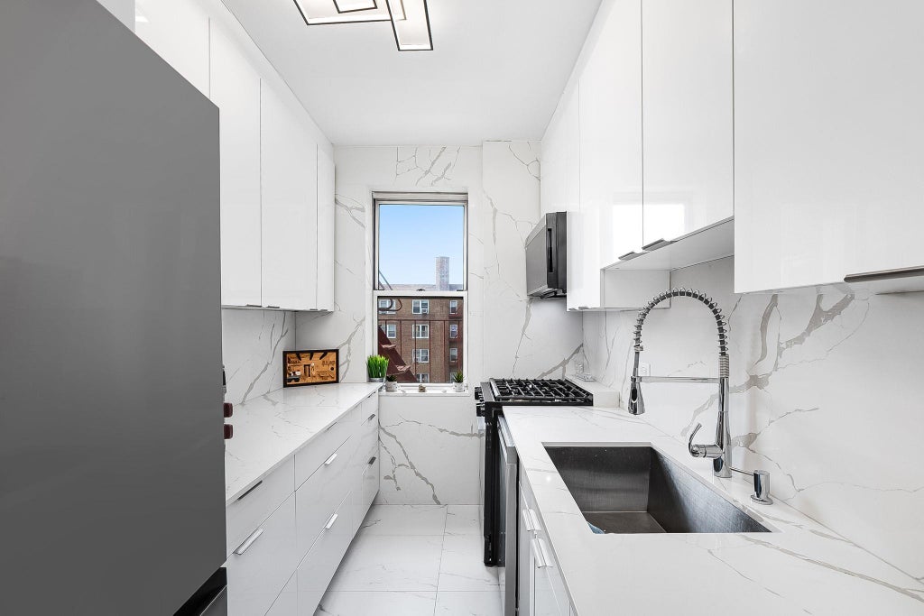6 of 14 - 99-31 64 Avenue # E10, Rego Park, NY