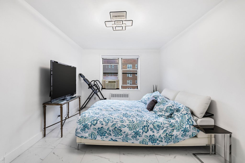 7 of 14 - 99-31 64 Avenue # E10, Rego Park, NY