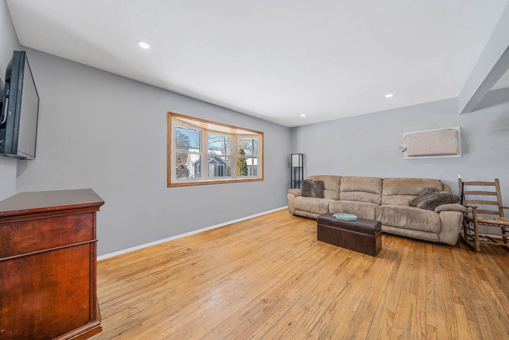 3 of 23 - 46 Tangier Drive, Sound Beach, NY