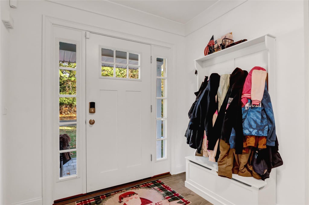 6 of 17 - 10 Hooper St., East Northport, NY