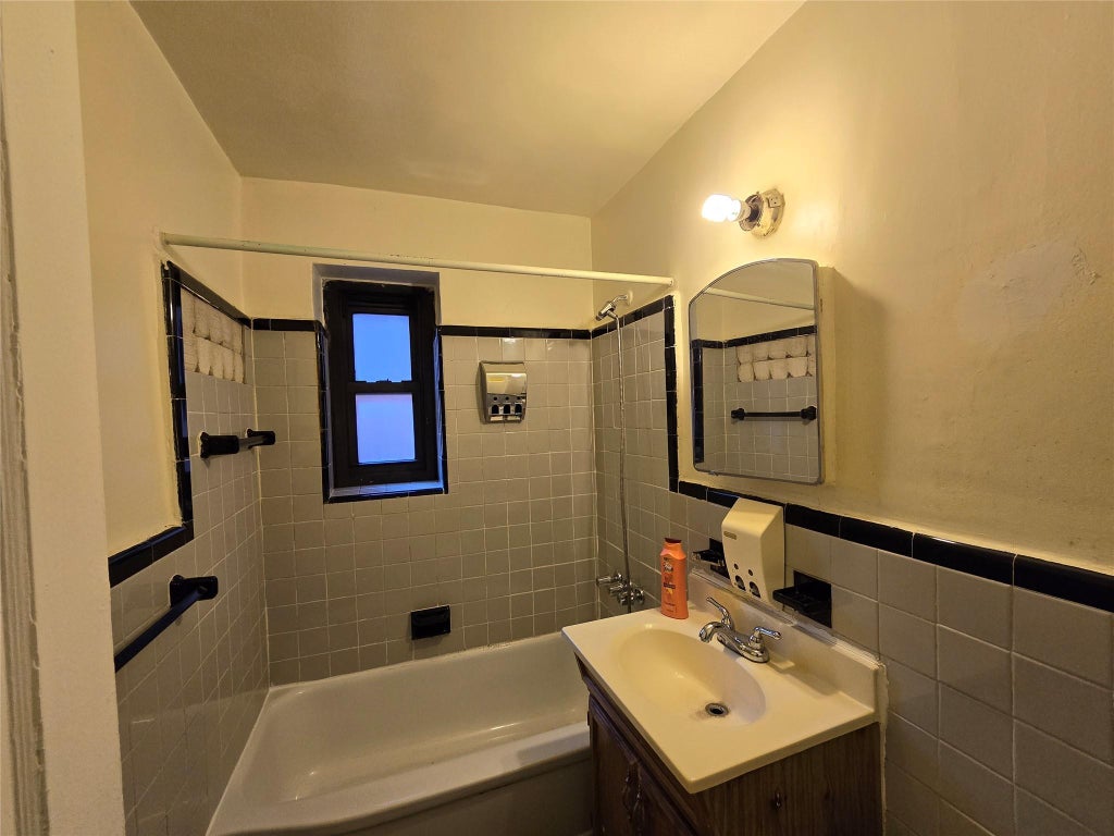 1 of 6 - 102-25 67th Rd # 1f, Forest Hills, NY