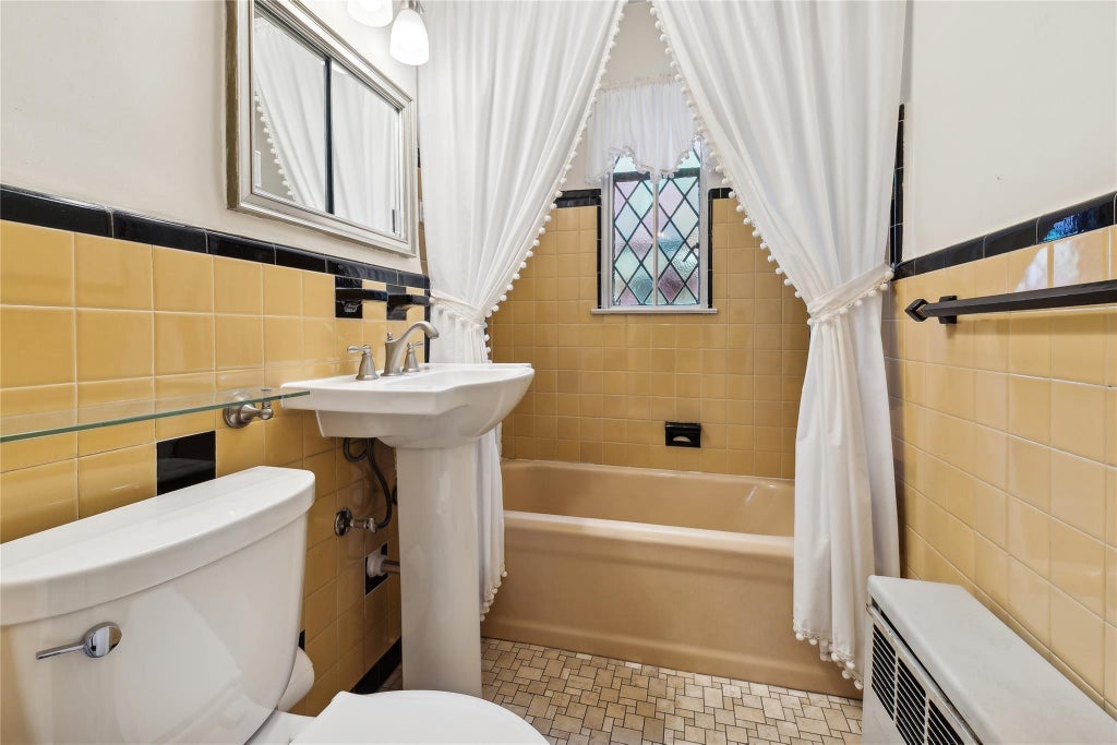 10 of 26 - 130 Rintin St., Franklin Square, NY
