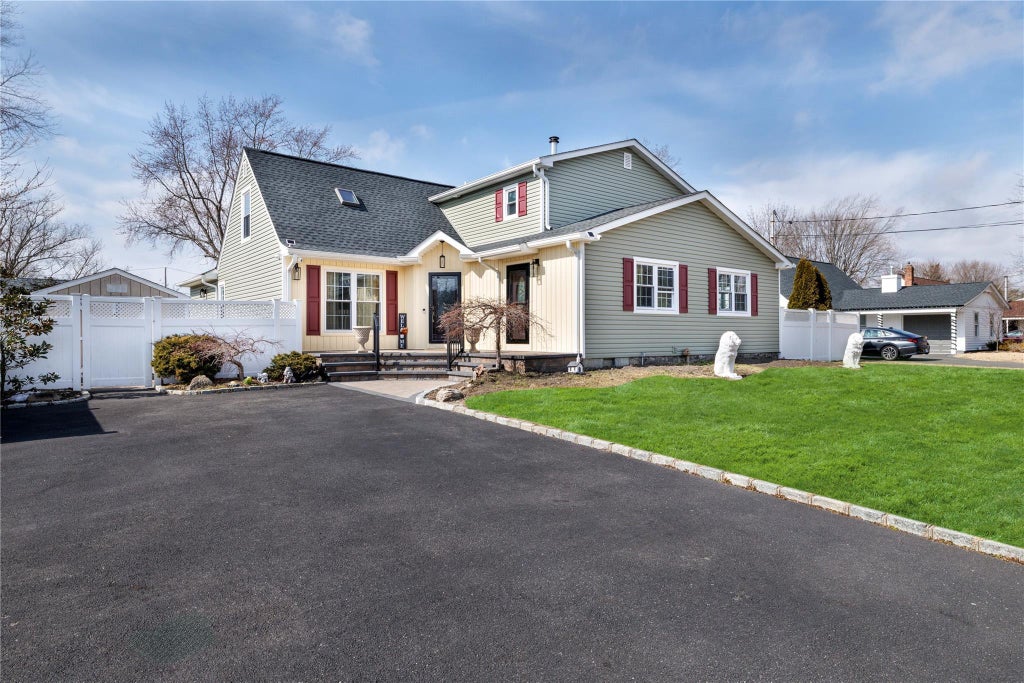 1 of 26 - 436 Raft Avenue, Holbrook, NY