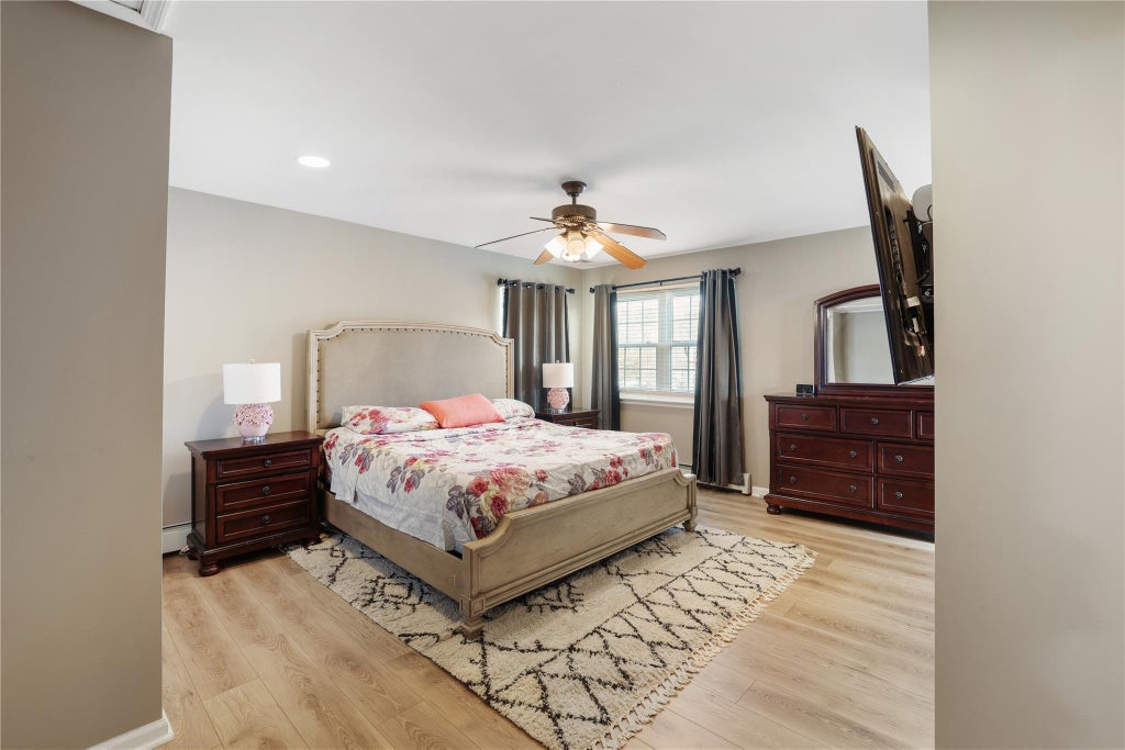 15 of 26 - 436 Raft Avenue, Holbrook, NY