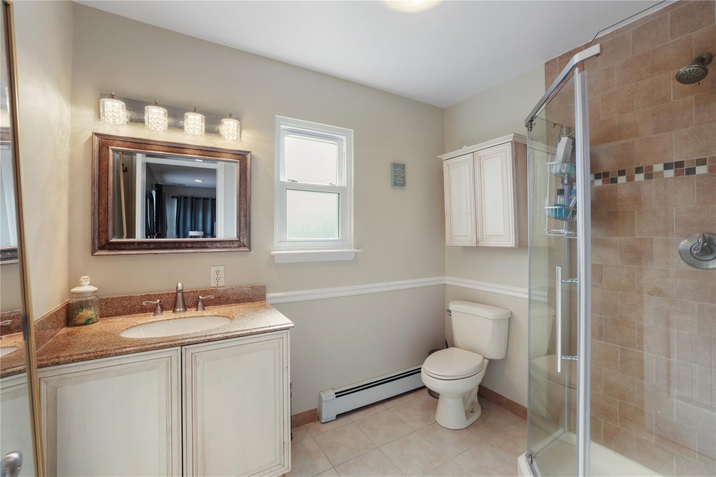 17 of 26 - 436 Raft Avenue, Holbrook, NY