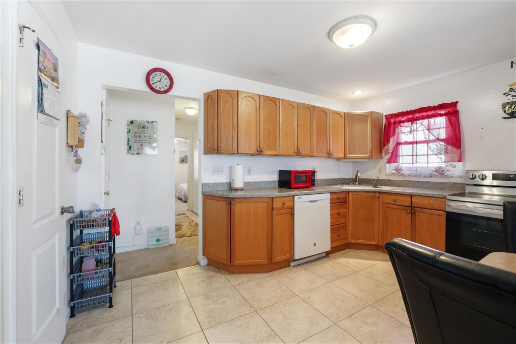 20 of 26 - 436 Raft Avenue, Holbrook, NY
