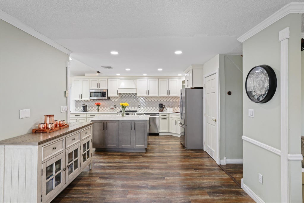 6 of 26 - 436 Raft Avenue, Holbrook, NY