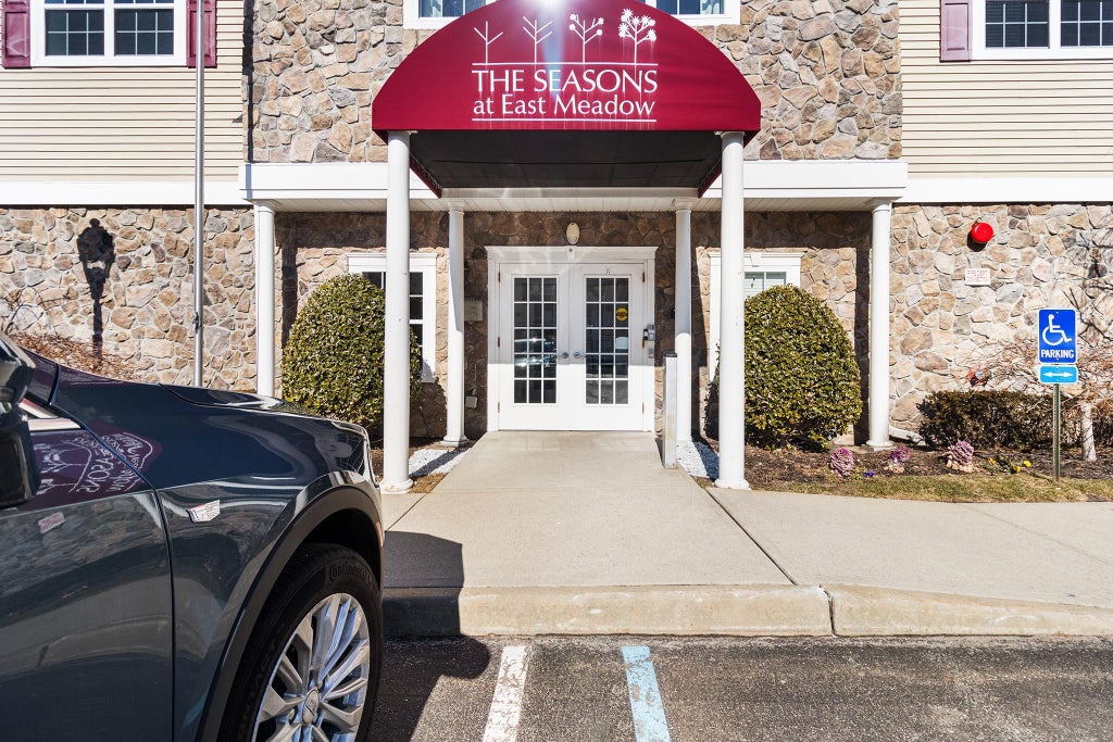 18 of 32 - 113 Spring Drive, East Meadow, NY