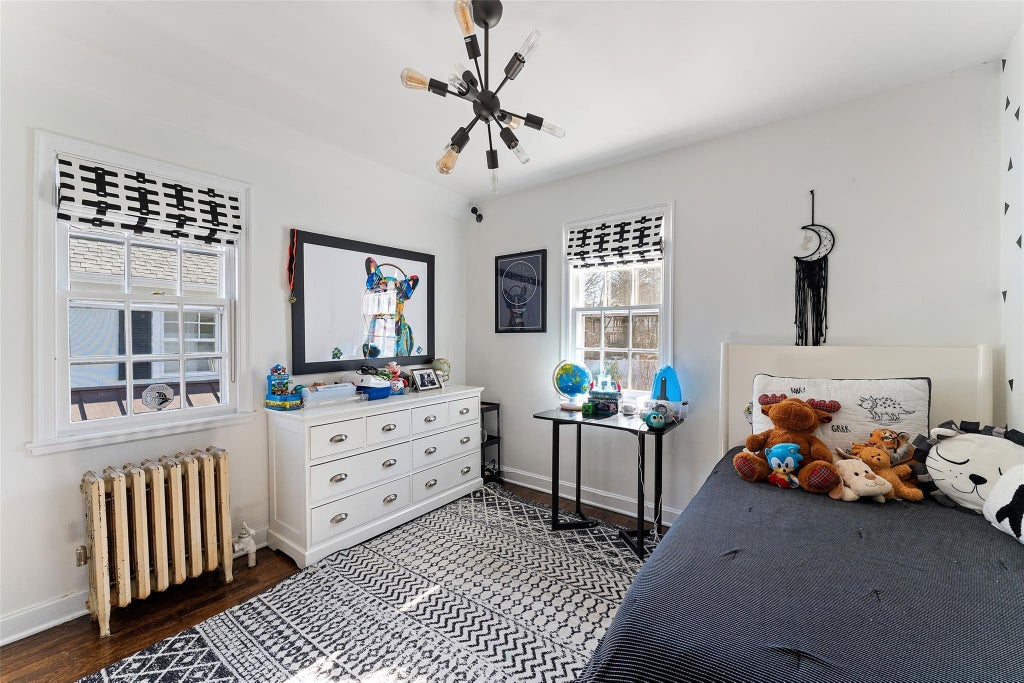 20 of 32 - 1 Cambridge Court, Larchmont, NY