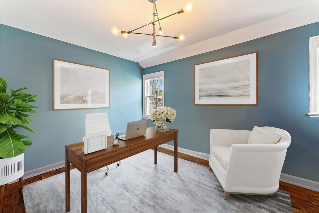 23 of 32 - 1 Cambridge Court, Larchmont, NY