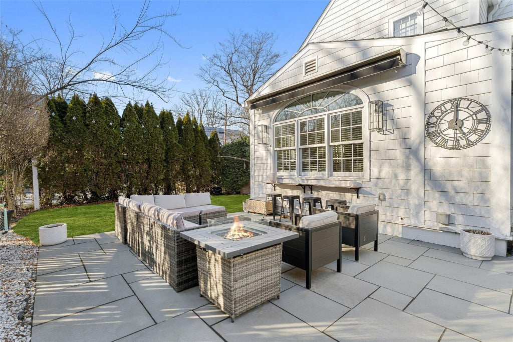 26 of 32 - 1 Cambridge Court, Larchmont, NY