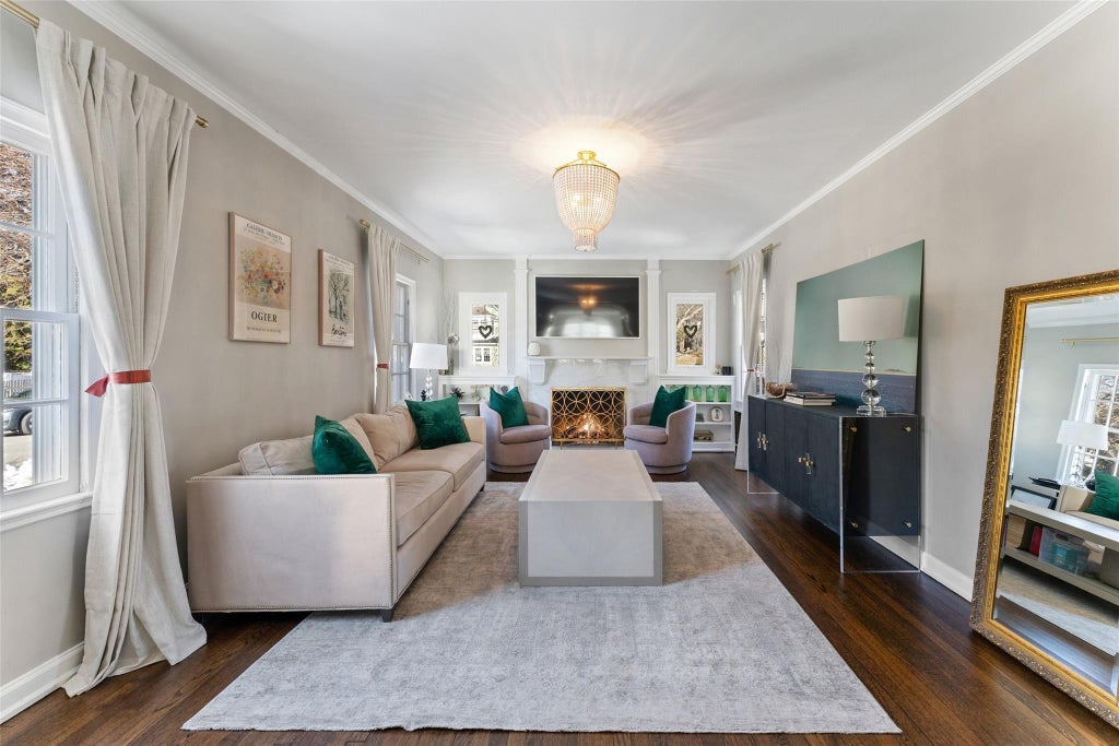 5 of 32 - 1 Cambridge Court, Larchmont, NY
