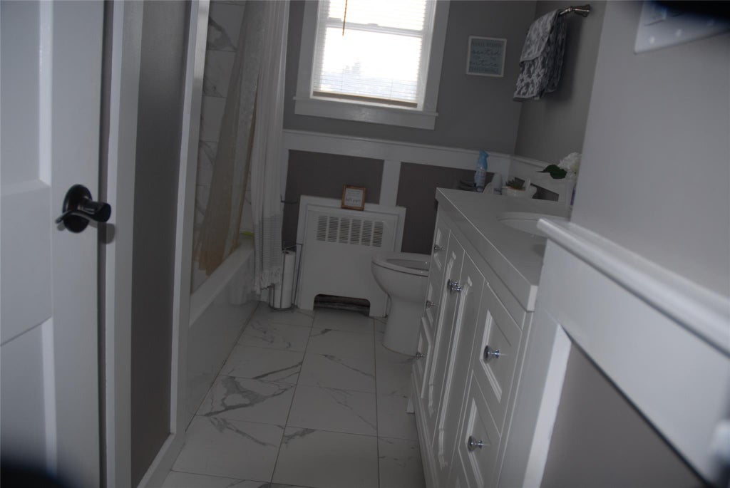 6 of 9 - 677 Blackstone Avenue, East Meadow, NY