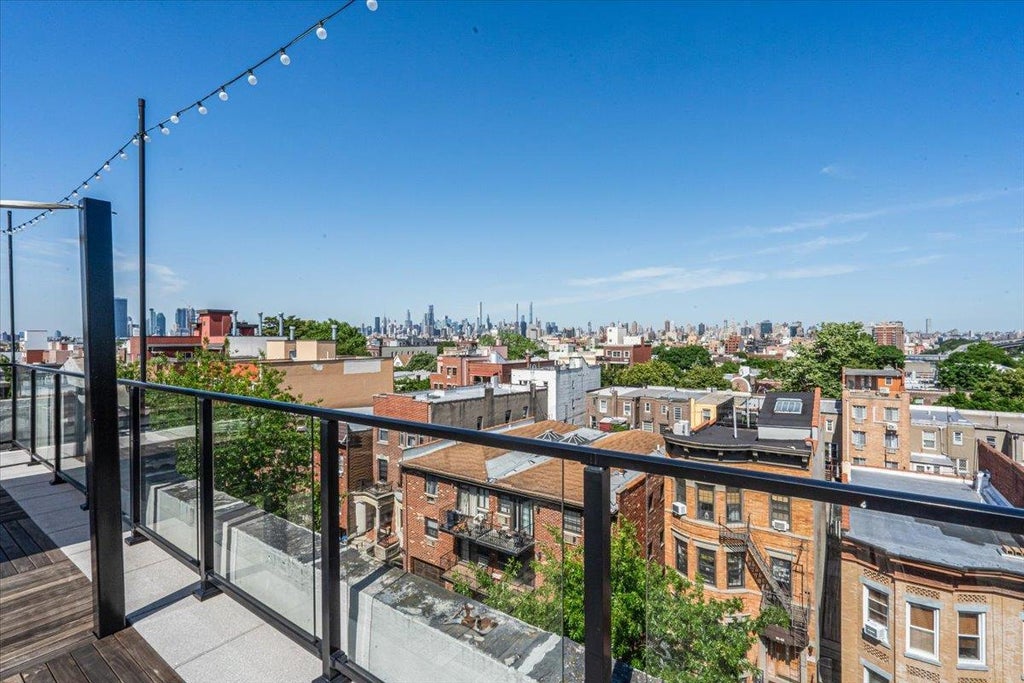 15 of 28 - 24-75 38th St. # C3, Astoria, NY