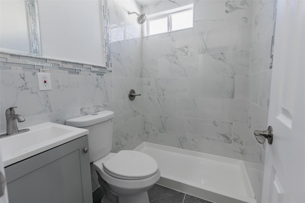 10 of 21 - 1415 Brooklyn Boulevard, Bay Shore, NY