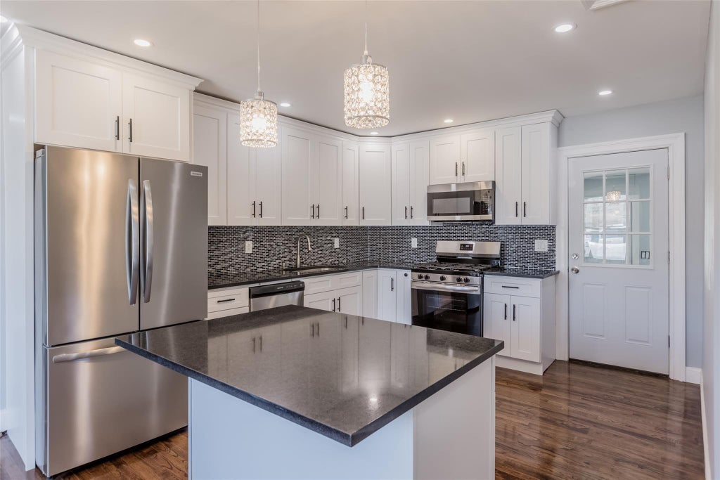 4 of 21 - 1415 Brooklyn Boulevard, Bay Shore, NY