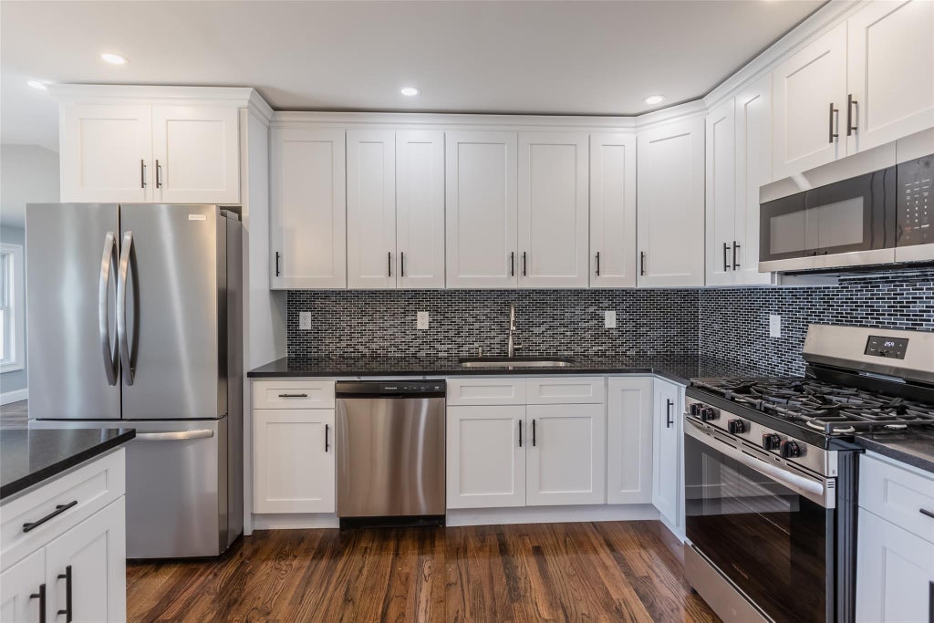 5 of 21 - 1415 Brooklyn Boulevard, Bay Shore, NY