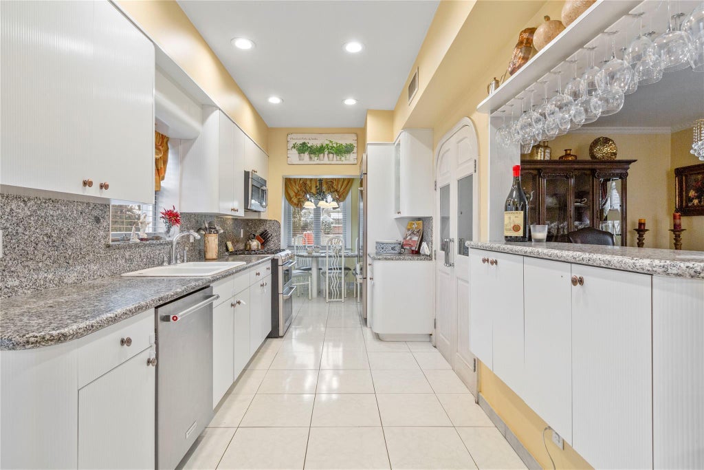 5 of 34 - 9-15 Malba Drive, Malba, NY
