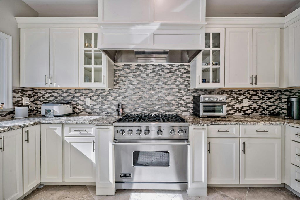 11 of 31 - 2 Woodland Drive, Sands Point, NY