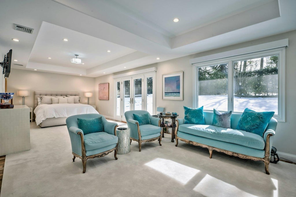 13 of 31 - 2 Woodland Drive, Sands Point, NY