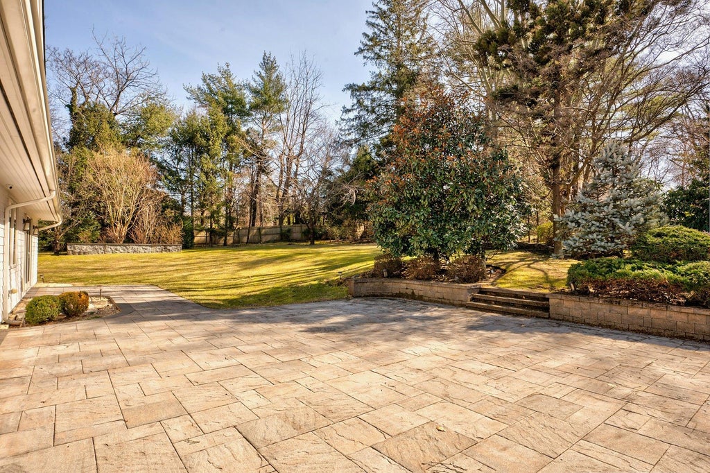 27 of 31 - 2 Woodland Drive, Sands Point, NY