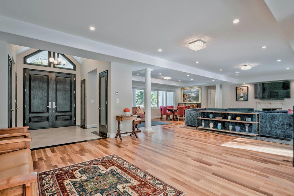 2 of 31 - 2 Woodland Drive, Sands Point, NY