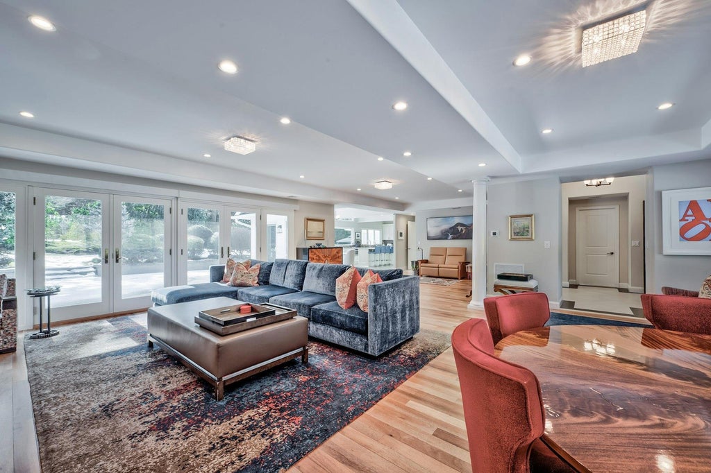 3 of 31 - 2 Woodland Drive, Sands Point, NY