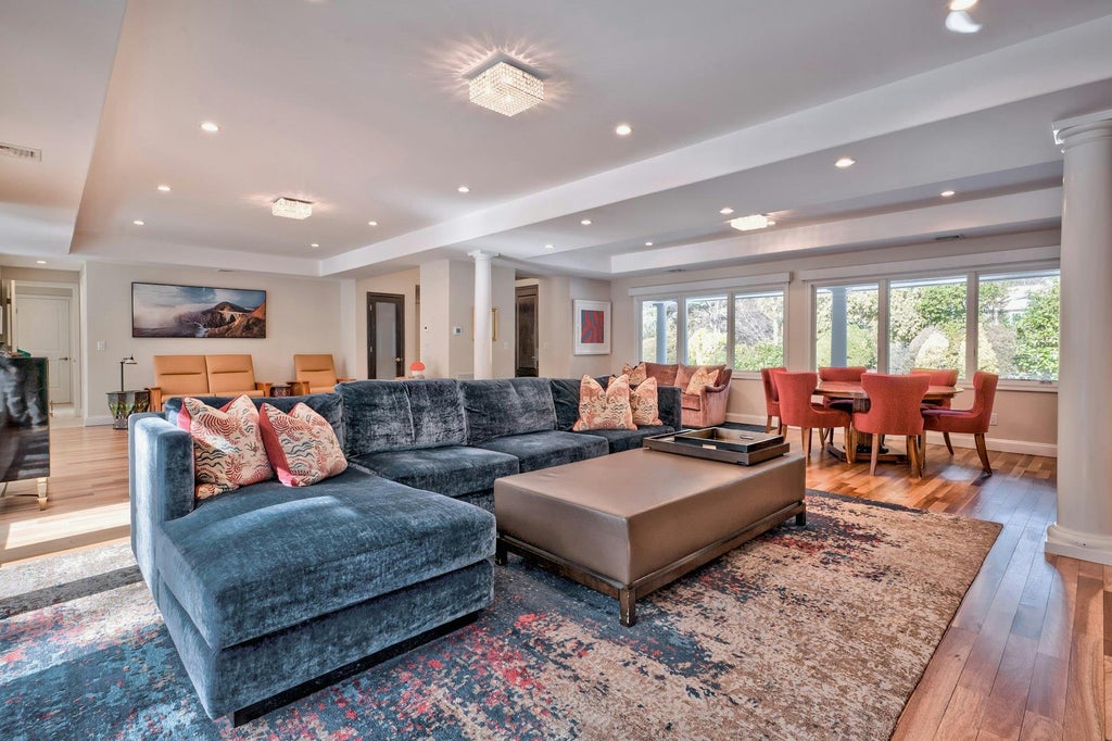 4 of 31 - 2 Woodland Drive, Sands Point, NY