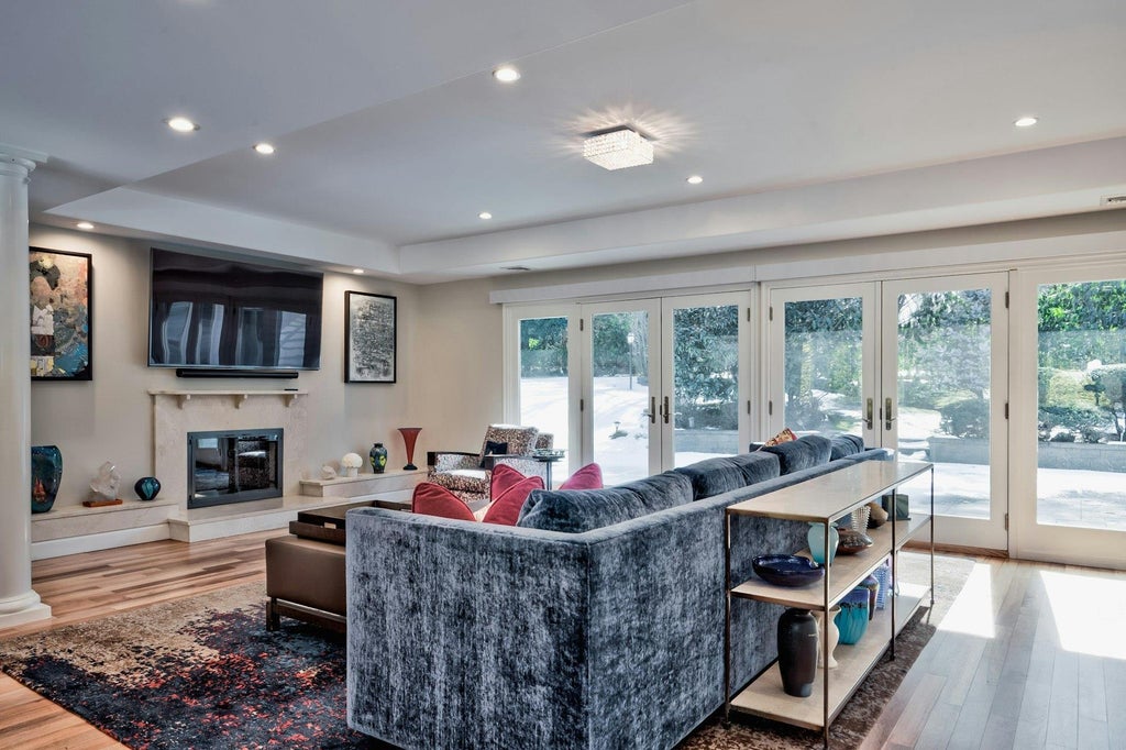 5 of 31 - 2 Woodland Drive, Sands Point, NY
