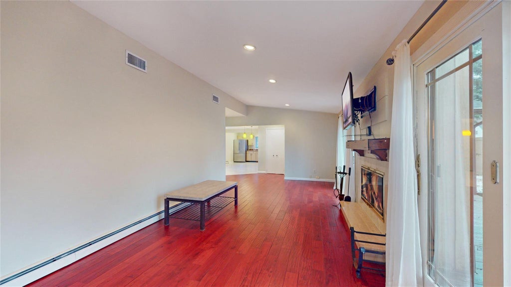 9 of 23 - 17 Ronan Road, Glen Cove, NY