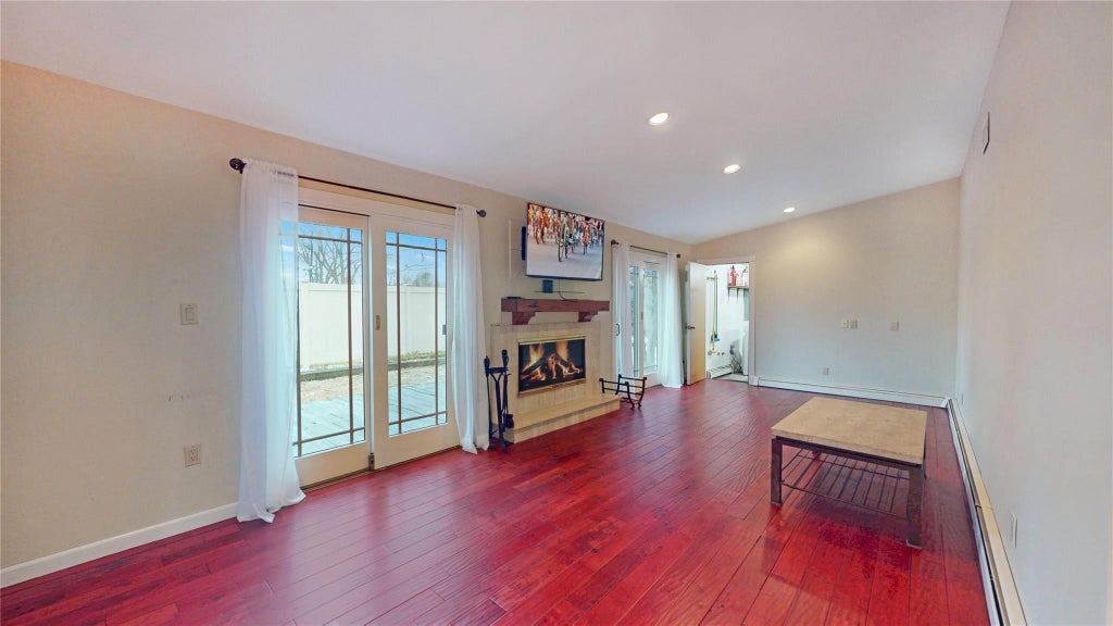 8 of 23 - 17 Ronan Road, Glen Cove, NY
